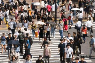 制霸内线！克拉克斯顿7中5拿下10分3板 防守端送出4记大帽